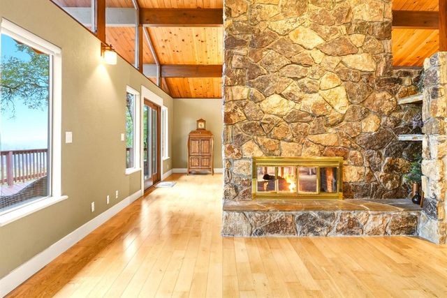 23448 Wayfarer Ct, Auburn, CA 95602