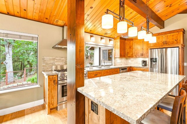 23448 Wayfarer Ct, Auburn, CA 95602