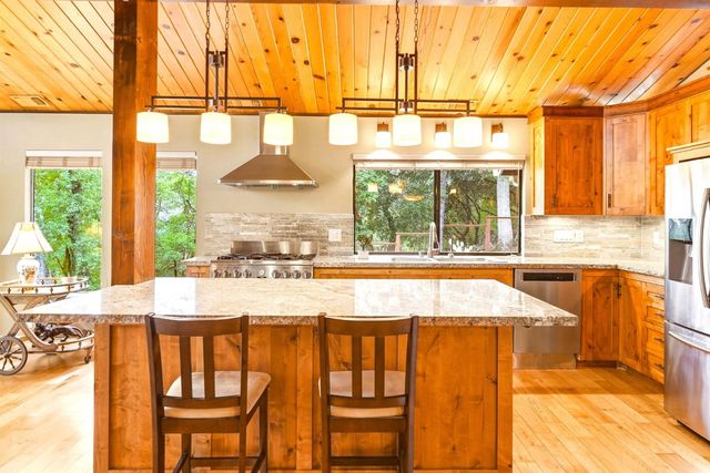 23448 Wayfarer Ct, Auburn, CA 95602