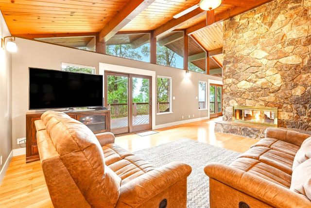 23448 Wayfarer Ct, Auburn, CA 95602