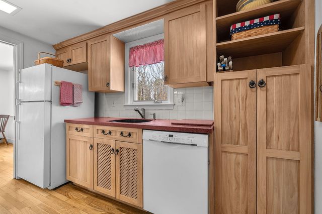 29 Oak Ridge Road, East Sandwich, MA 02537