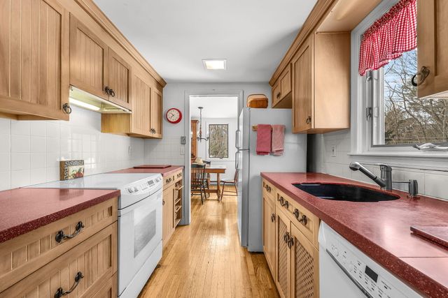 29 Oak Ridge Road, East Sandwich, MA 02537