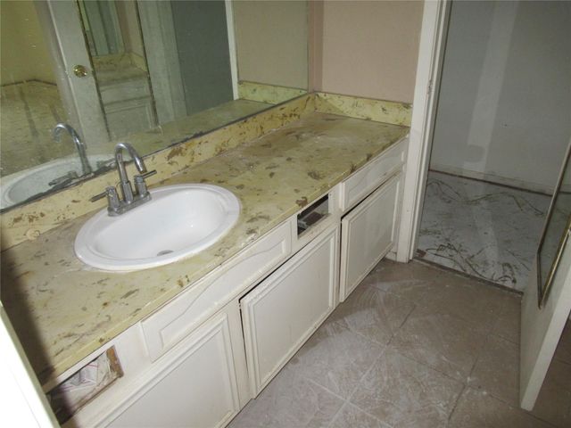 4122 Belgrade Drive, Houston, TX 77045