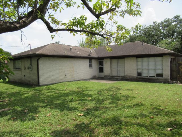 4122 Belgrade Drive, Houston, TX 77045