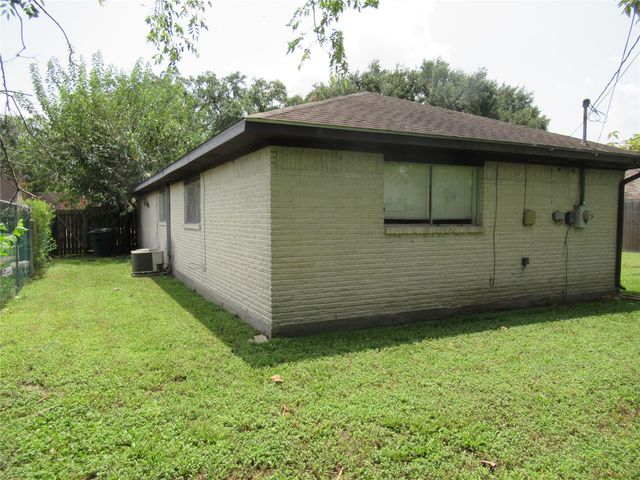 4122 Belgrade Drive, Houston, TX 77045