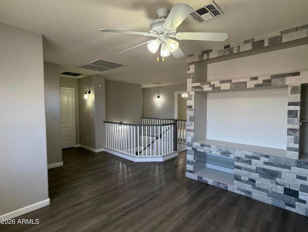 Image 17 of property listing at 2529 W BIG OAK Street, Phoenix, AZ 85085