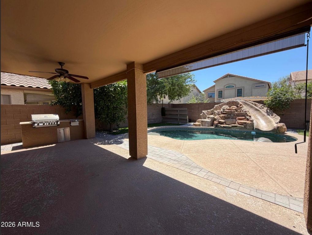 Image 4 of property listing at 2529 W BIG OAK Street, Phoenix, AZ 85085