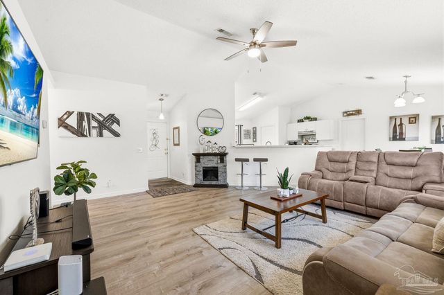 167 Carrier Dr, Pensacola, FL 32506