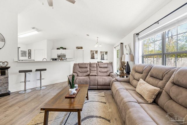 167 Carrier Dr, Pensacola, FL 32506