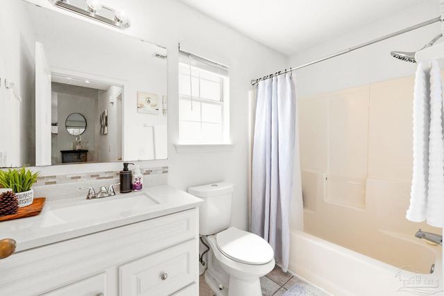 167 Carrier Dr, Pensacola, FL 32506