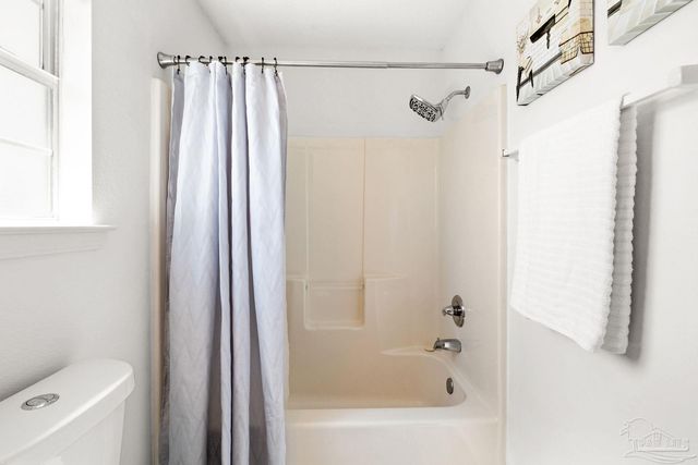 167 Carrier Dr, Pensacola, FL 32506