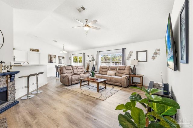 167 Carrier Dr, Pensacola, FL 32506