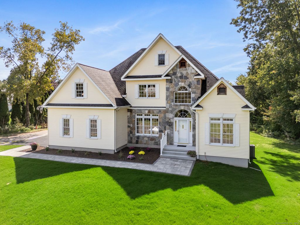 88 Cambridge Drive, South Windsor, CT 06074