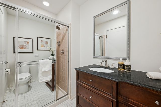 3030 Pheasant Creek Drive 102, Northbrook, IL 60062