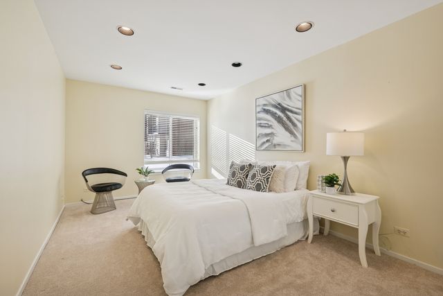 3030 Pheasant Creek Drive 102, Northbrook, IL 60062