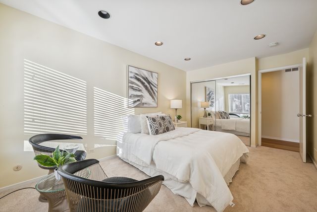 3030 Pheasant Creek Drive 102, Northbrook, IL 60062