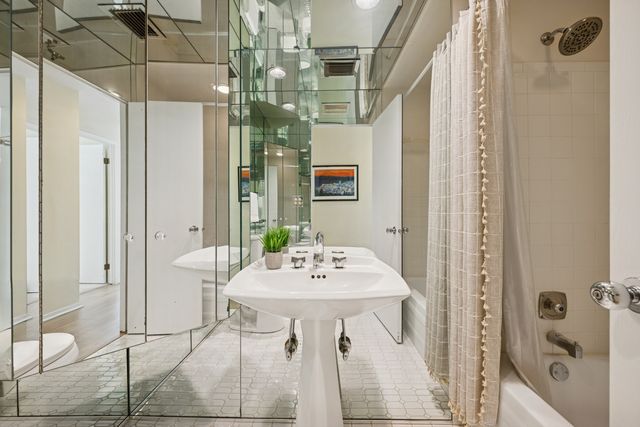 3030 Pheasant Creek Drive 102, Northbrook, IL 60062