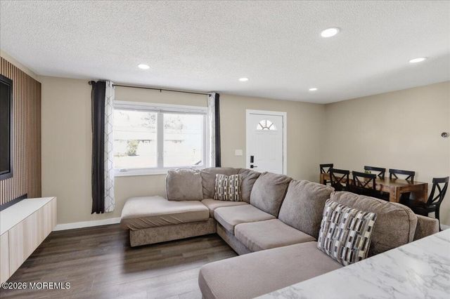 19 Georgian Boulevard, Jackson, NJ 08527