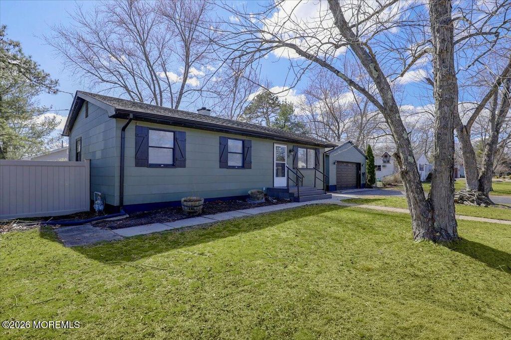 19 Georgian Boulevard, Jackson, NJ 08527