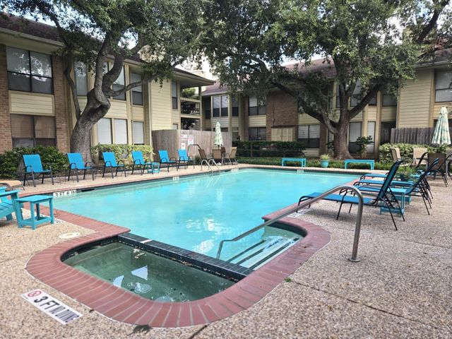 1881 Bering Drive 55, Houston, TX 77057