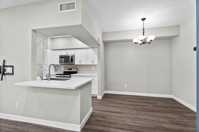 1881 Bering Drive 55, Houston, TX 77057
