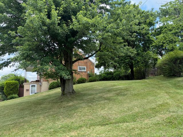 121 W Patty LANE, Monroeville, PA 15146
