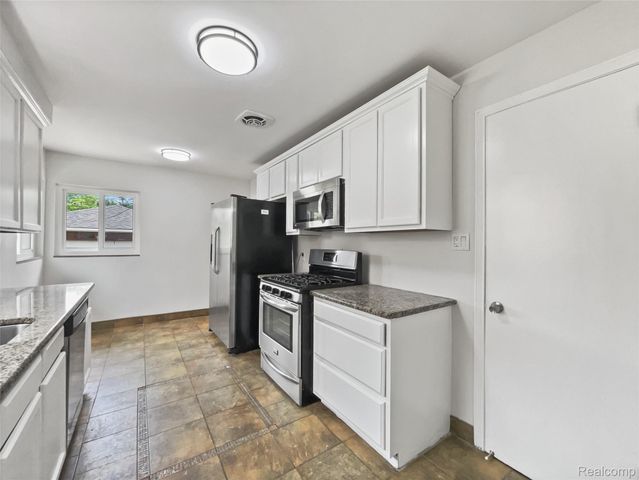 23880 Moritz Street, Oak Park, MI 48237