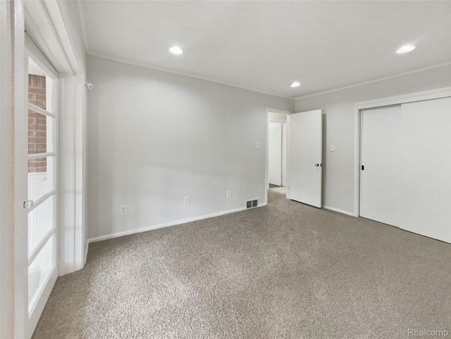 23880 Moritz Street, Oak Park, MI 48237