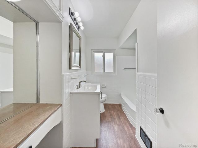 23880 Moritz Street, Oak Park, MI 48237