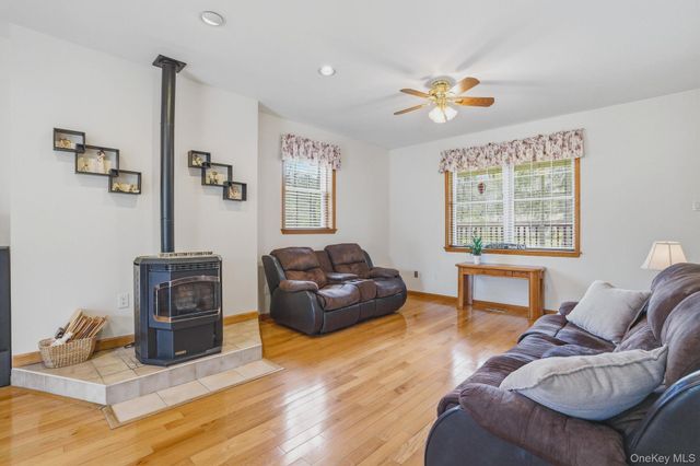 11 Peacock Circle, Washingtonville, NY 10992