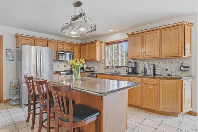11 Peacock Circle, Washingtonville, NY 10992
