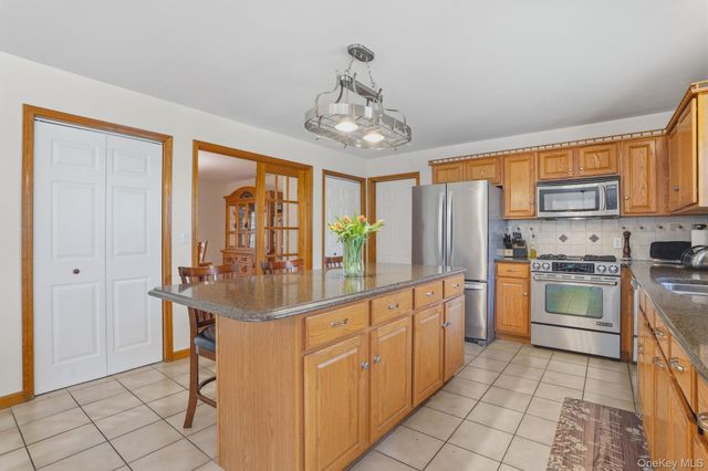 11 Peacock Circle, Washingtonville, NY 10992