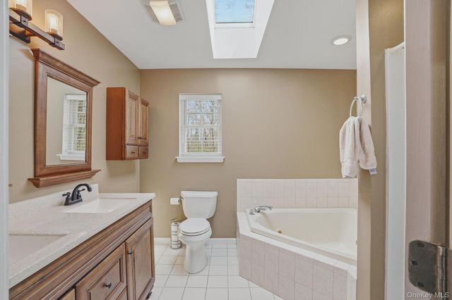 11 Peacock Circle, Washingtonville, NY 10992