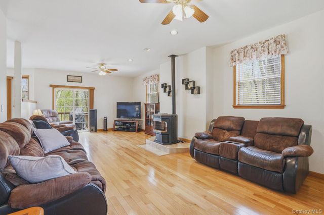 11 Peacock Circle, Washingtonville, NY 10992