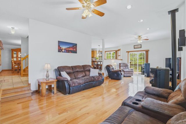 11 Peacock Circle, Washingtonville, NY 10992