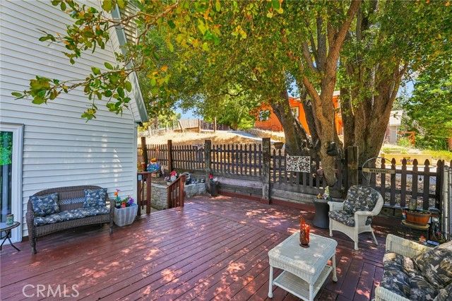 463 Delle Drive, Crestline, CA 92325