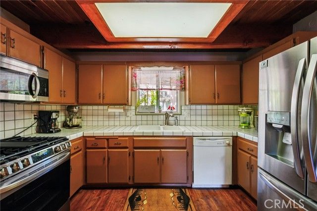 463 Delle Drive, Crestline, CA 92325