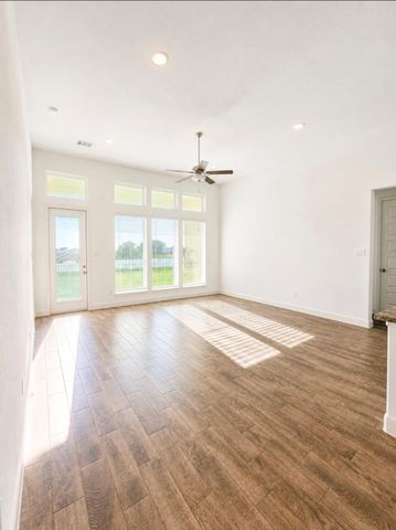 2825 Golden Isle Drive, Texas City, TX 77568