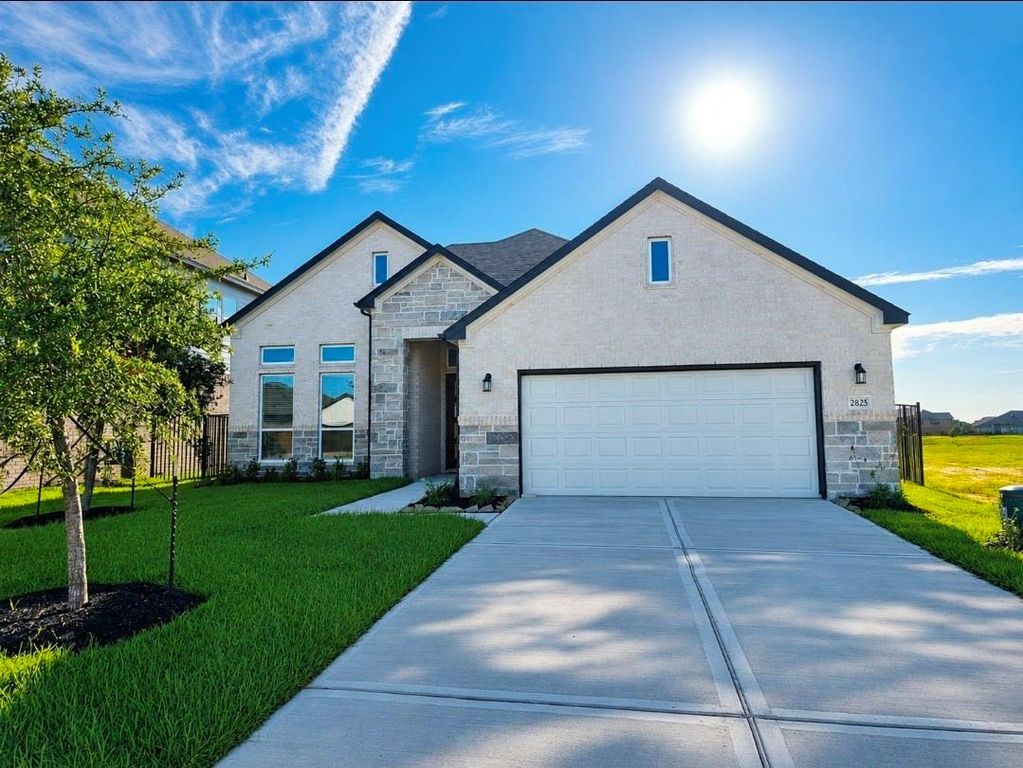 2825 Golden Isle Drive, Texas City, TX 77568