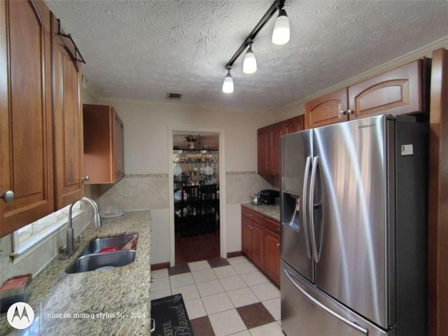 5121 Huntshire Lane, Lilburn, GA 30047