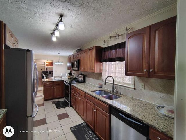 5121 Huntshire Lane, Lilburn, GA 30047