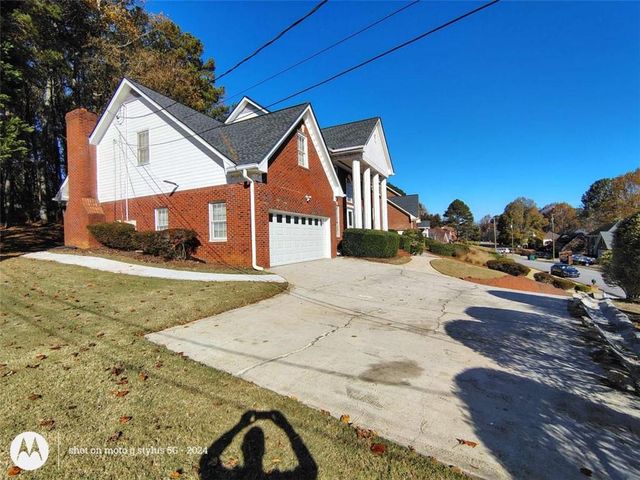5121 Huntshire Lane, Lilburn, GA 30047