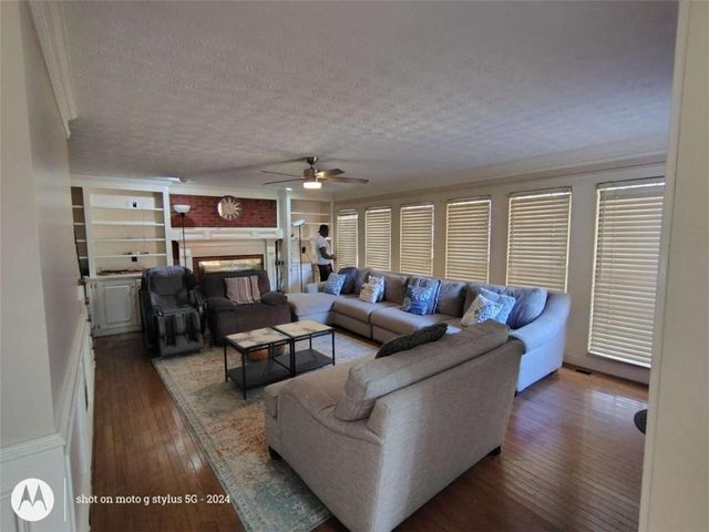 5121 Huntshire Lane, Lilburn, GA 30047