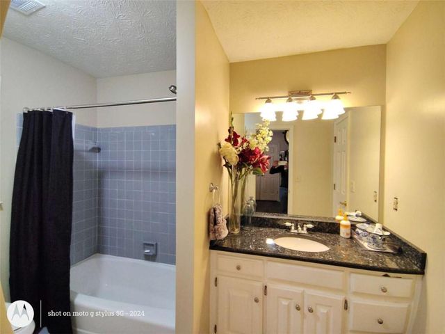 5121 Huntshire Lane, Lilburn, GA 30047