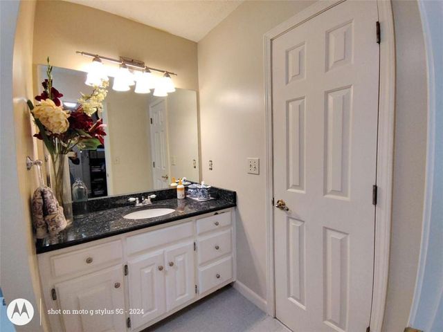 5121 Huntshire Lane, Lilburn, GA 30047