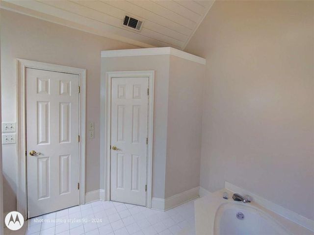 5121 Huntshire Lane, Lilburn, GA 30047