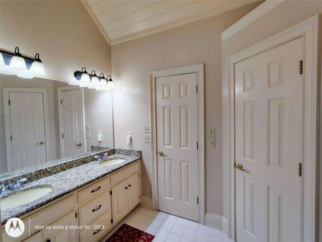 5121 Huntshire Lane, Lilburn, GA 30047