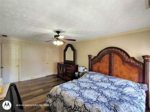 5121 Huntshire Lane, Lilburn, GA 30047