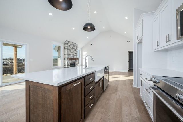 2715 Stoncreek Avenue, Tonganoxie, KS 66086