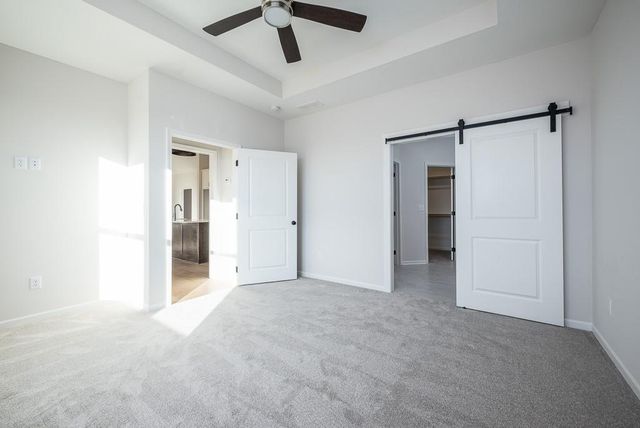 2715 Stoncreek Avenue, Tonganoxie, KS 66086